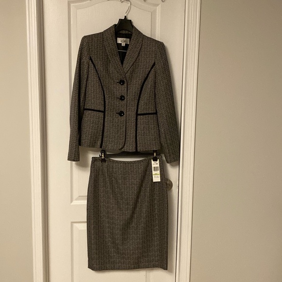 New Le Suit 2pc dress suit size 4 with tag - Picture 1 of 4